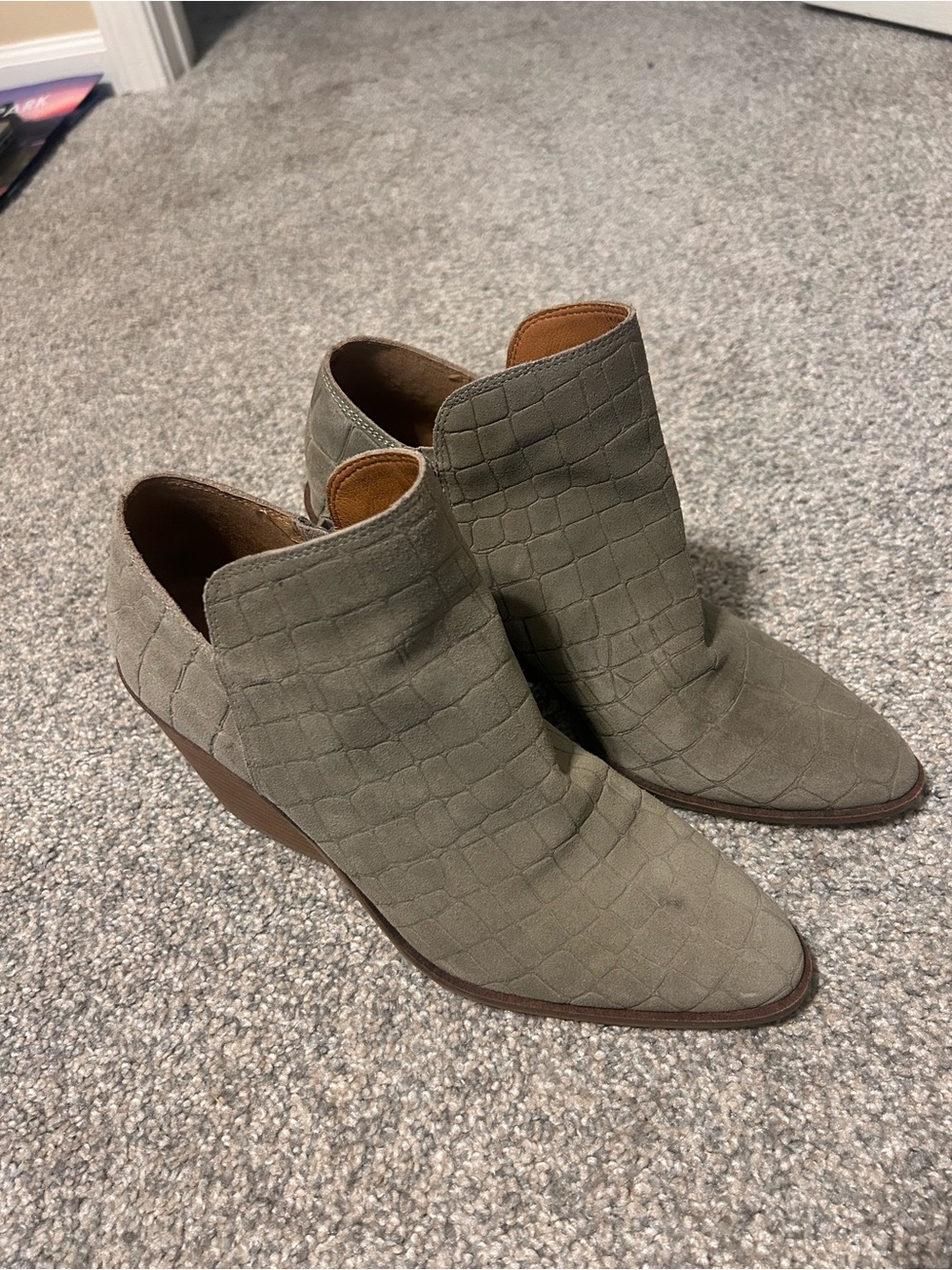 Olive Green Crocodile Pointed Toe Women’s Ankle Boot Lucky Brand Size 10